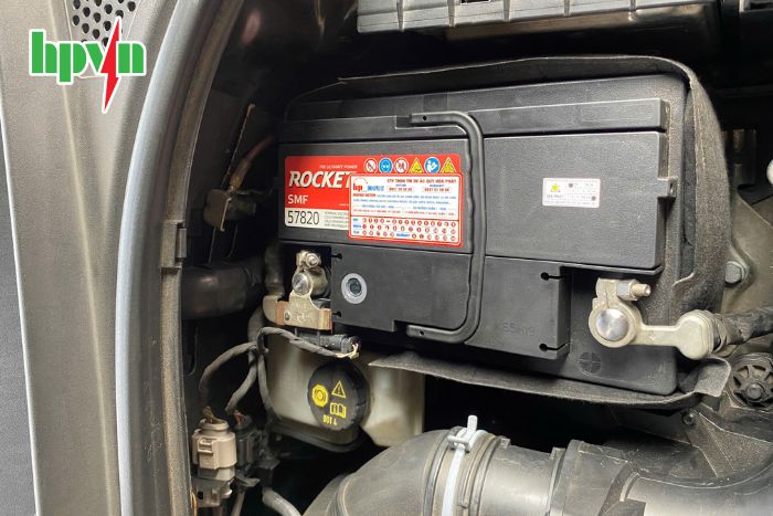 Tại sao n&ecirc;n thay ắc quy Rocket cho xe 