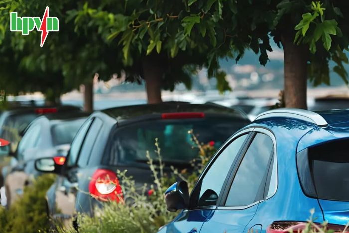 Tr&aacute;nh để &ocirc; t&ocirc; ngo&agrave;i nắng gi&uacute;p bảo dưỡng ắc quy tốt hơn 