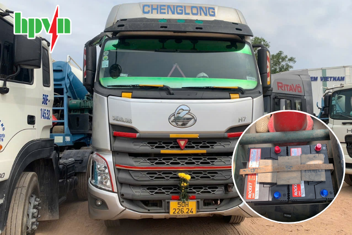 Thay ắc quy Rocket cho xe tải 