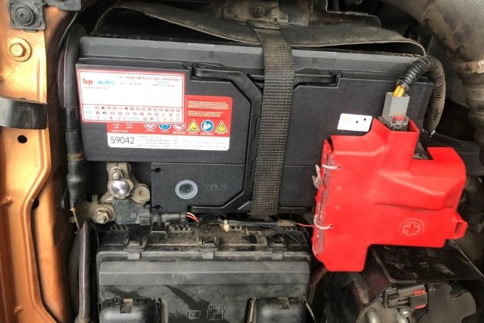 Thay b&igrave;nh ắc quy rocket tận nơi&nbsp;